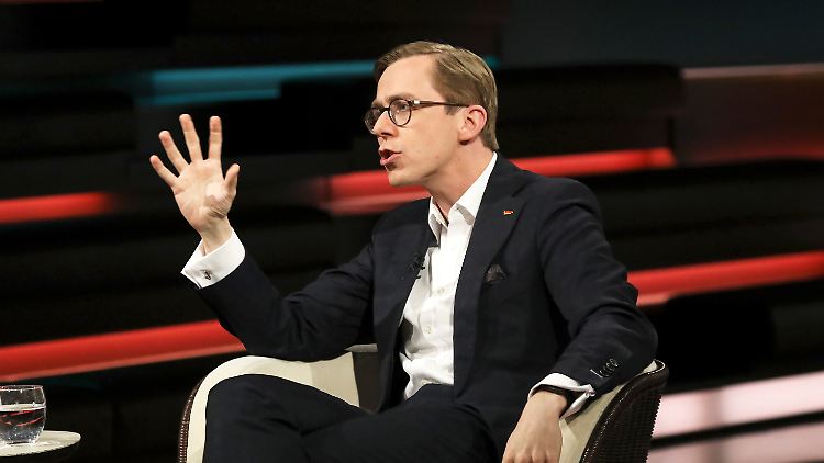 Weniger Arbeitszeit könne Deutschland sich im Moment nicht leisten, sagt Amthor. 