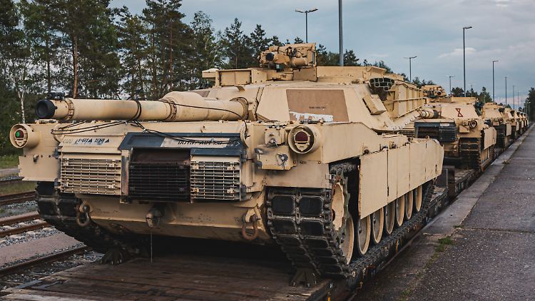 Auf dem US-Truppenübungsplatz Grafenwöhr werden ukrainische Soldaten unter anderem im Umgang mit dem Abrams-Panzer ausgebildet. 