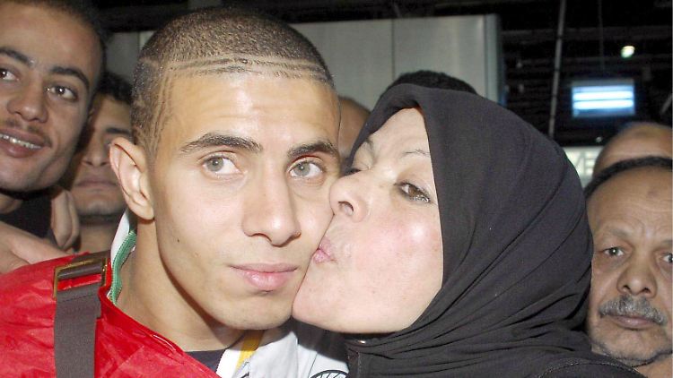 Zidan und seine Mutter nach Ägyptens Triumph beim Afrika Cup 2008.