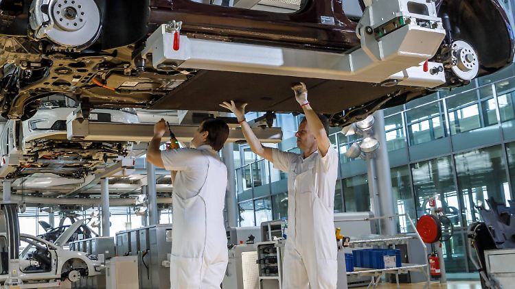 Laut einer Studie arbeiten Menschen in Deutschland im Vergleich zu vielen führenden Industrienationen weniger.