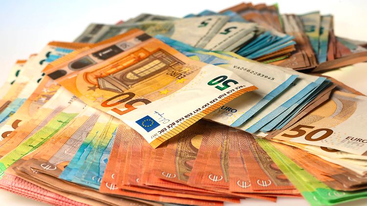 Einlagen bei Banken und Sparkassen machen noch immer den Großteil des deutschen Geldvermögens aus.