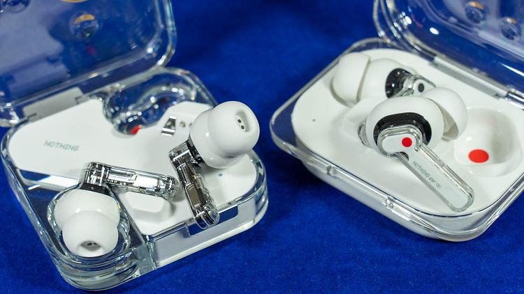 Links die Nothing Ear, rechts die Nothing Ear (a).