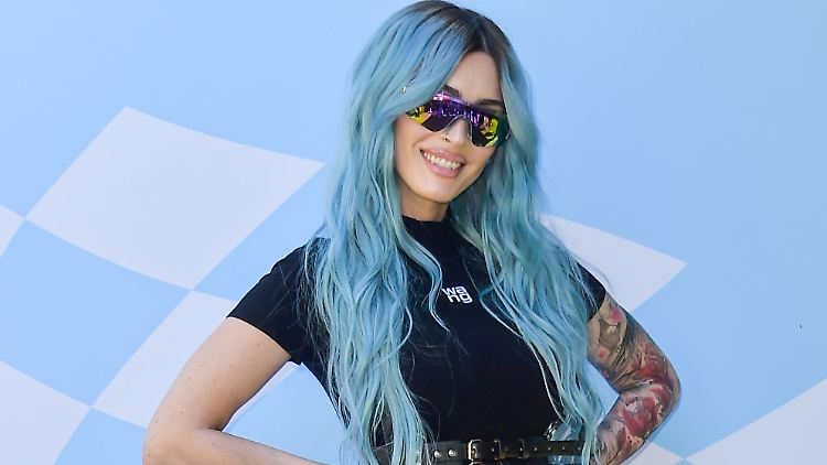 Sie macht einfach mal blau: Megan Fox.