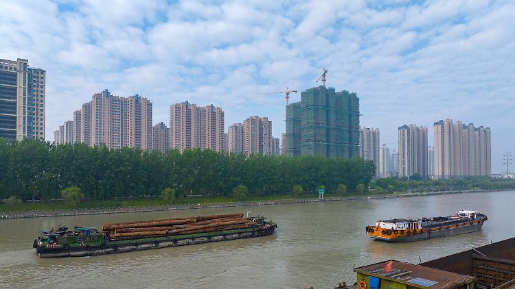Blick auf den Kaiserkanal, den längsten Kanal der Welt, in Huaian.