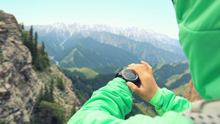 Outdoor-Smartwatches sind dank spezieller Features auch für den Einsatz in unwegsamen Terrains geeignet.