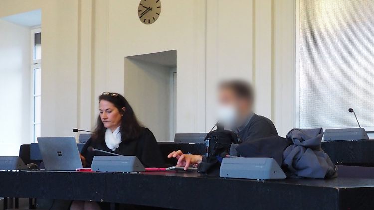 Auf der verlinkten Website der verbotenen Vereinigung waren unter anderem Anleitungeun für den Bau von Molotowcocktails zu finden.