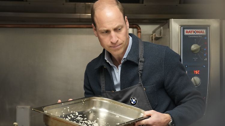 Mit ernster Miene in der Küche: Prinz William.