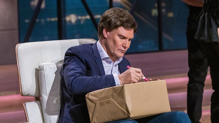 Im Kreise der Löwen hat Carsten Maschmeyer eines der größten emotionalen Päckchen zu tragen.