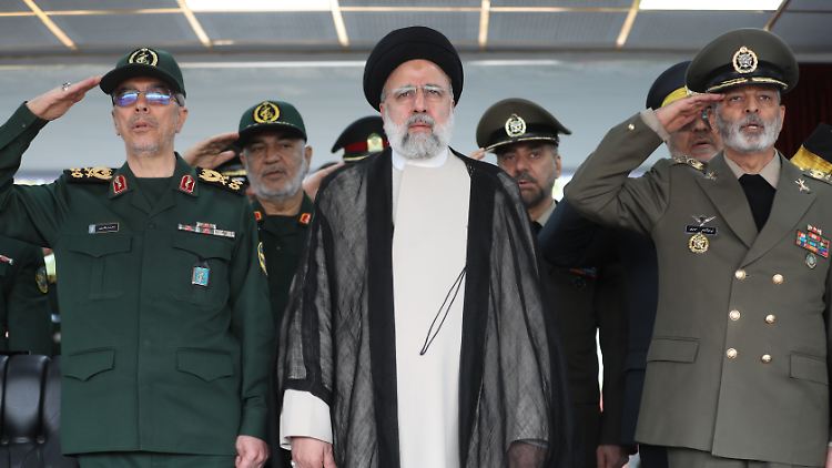 Die Revolutionsgarden und Führungskräfte des Iran sollen in höchster Alarmbereitschaft sein.