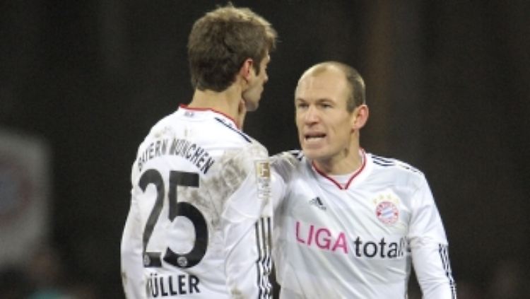 Arjen Robben im "Gespräch" mit Thomas Müller.