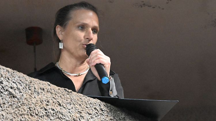 Die Staatsministerin Katja Keul (Bündnis 90/Die Grünen) bei der offiziellen Eröffnung des Deutschen Pavillons bei der Kunstbiennale in Venedig.