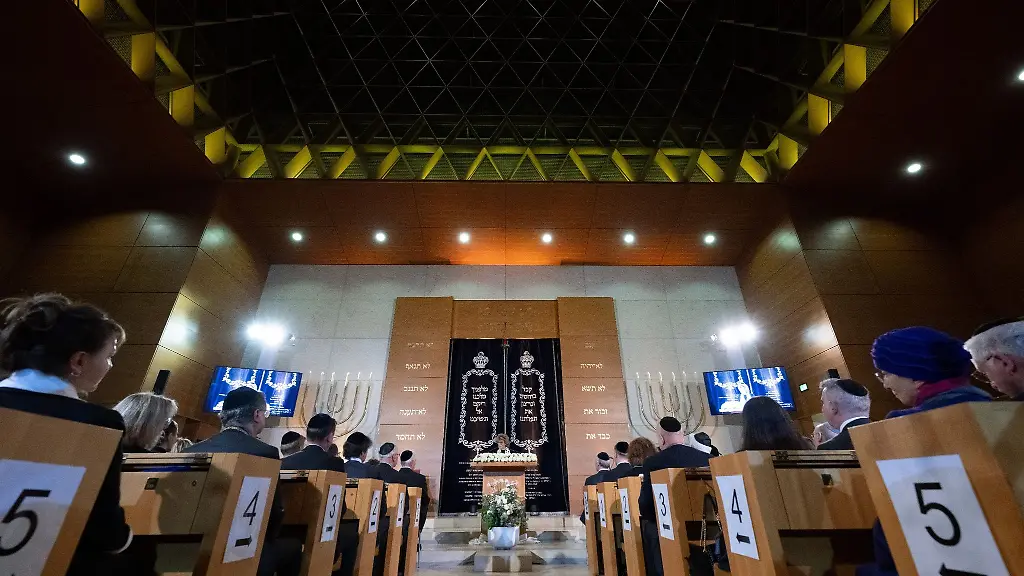 Charlotte-Knobloch-Praesidentin-der-Israelitischen-Kultusgemeinde-Muenchen-und-Oberbayern-nimmt-an-einem-Fest-und-Gedenkakt-zur-Pogromnacht-teil