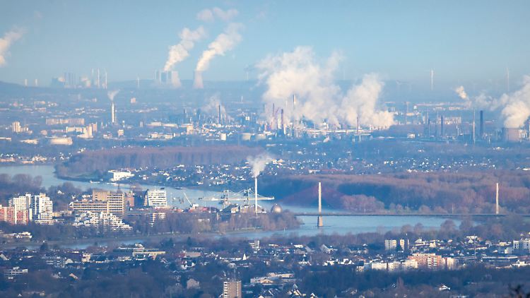 Mit den Erzeugerpreisen misst das Statistische Bundesamt die Verkaufspreise der Hersteller, etwa der Chemieindustrie. Diese Preise sind ein wichtiger Indikator für die kommende Entwicklung der Inflation. 