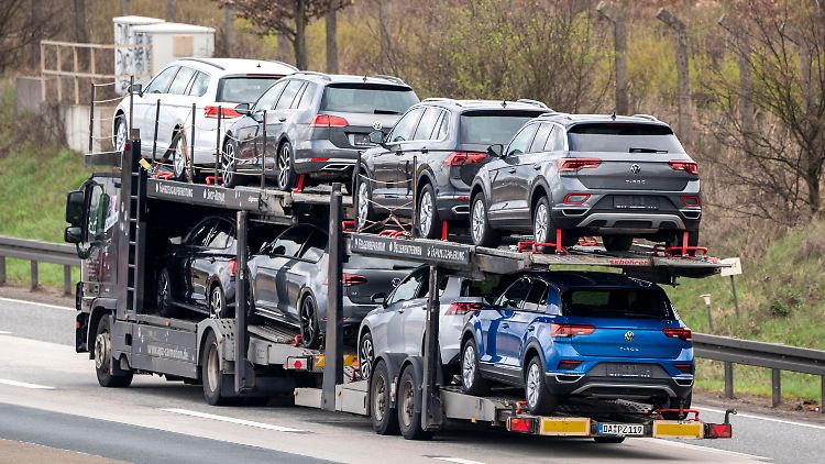 Die deutsche Wirtschaft nimmt Fahrt auf, wenn auch ganz langsam. 