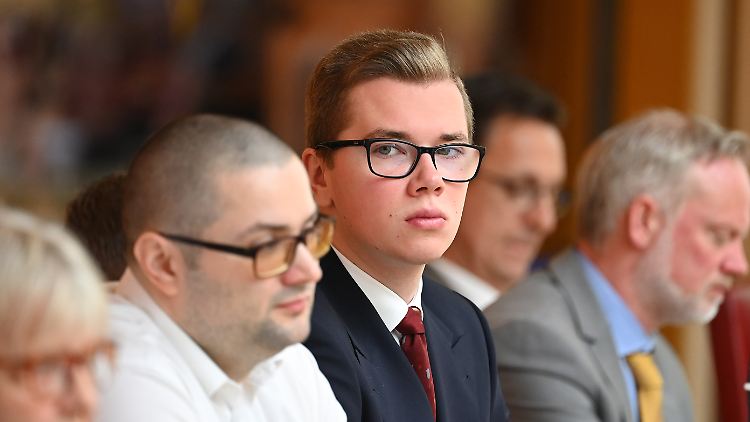 Die Staatsanwaltschaft Würzburg ermittelt bereits seit Monaten wegen des Verdachts der Volksverhetzung gegen Halemba.