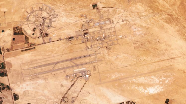 Über dem Luftwaffenstützpunkt und in der Nähe einer Nuklearanlage in der Nähe der Stadt Isfahan wurden Drohnen gesichtet.