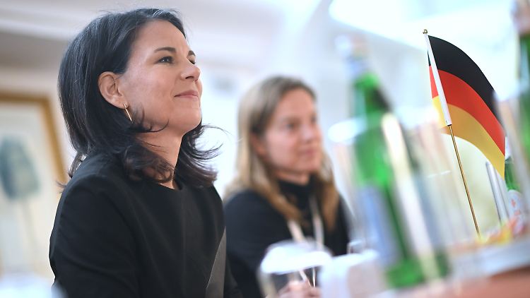 Baerbock sagte: "Das ist die Stunde, wo wir als Demokratien und Wertepartner besonders eng zusammenstehen."
