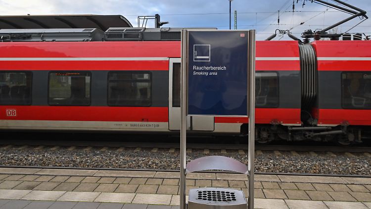 Kurz noch einen Joint am Bahnsteig rauchen, bevor es in den Zug geht, will die Deutsche Bahn untersagen.