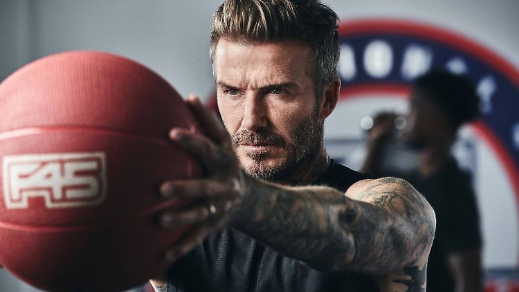 David Beckham warb für "F45", doch die dafür versprochenen Firmenanteile bekam er nach eigener Aussage erst, als der Kurs der Aktien schon in den Keller gerauscht war.