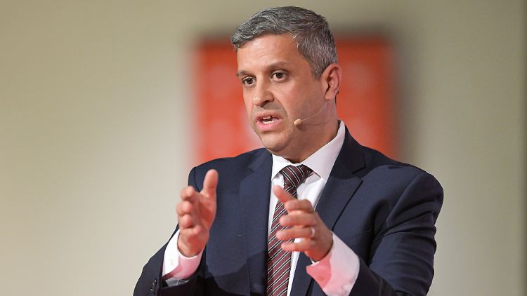 Seit 2011 leitete er die Fraktion und bis zuletzt auch die Partei: Raed Saleh.