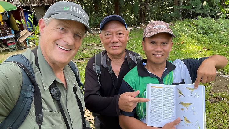 Peter Kaestner (l.) ist schon sein ganzes Leben lang leidenschaftlicher Vogelbeobachter.