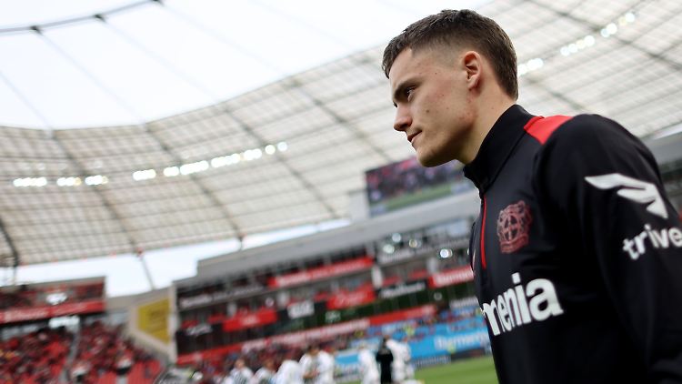 Beim 5:0 gegen Werder Bremen erzielte Florian Wirtz drei Tore, krönte Bayer damit erstmals zum Meister.