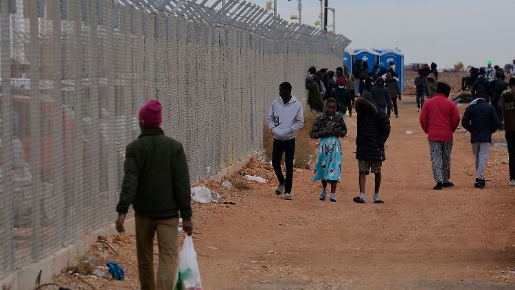 Der Zaun eines Aufnahmezentrums für Geflüchtete auf Zypern. Das Land könne keine weiteren Menschen mehr aufnehmen, sagt Präsident Christodoulidis. 