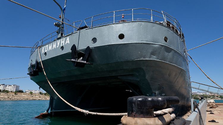 Ein Foto von 2020. Mittlerweile brennt das U-Boot-Bergungsschiff "Kommuna".