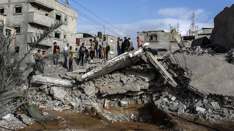 Die israelische Armee fliegt bereits Luftangriffe auf die Grenzstadt Rafah.
