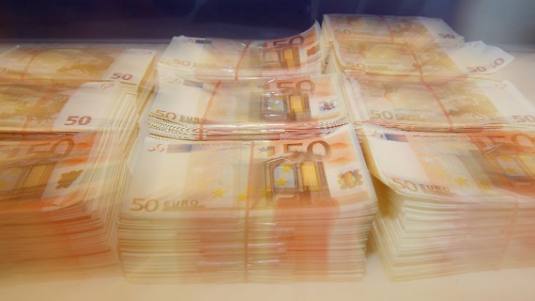 Das Geld wird innerfamiliär geteilt. 