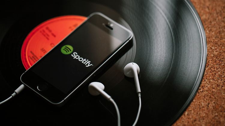 Musikstreaming hat den Verkauf von physischen Tonträgern längst überholt.