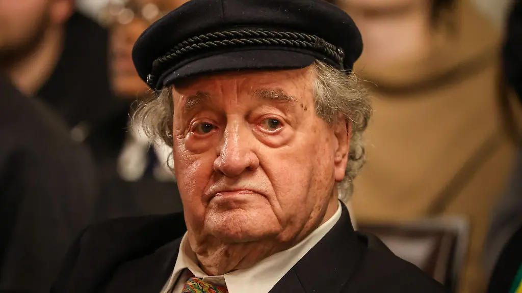 Der-Holocaust-Ueberlebende-Ivar-Buterfas-Frankenthal-nimmt-an-der-Eroeffnung-der-Nacht-der-Jugend-im-Bremer-Rathaus-teil