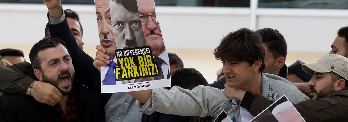 epi_219036926_REUTERSFOTO_2024-04-22T121242Z 137839767 RC2NB7A5FMNX RTRMADP 3 TURKEY-GERMANY-STEINMEIER.JPG_Pro-Palestinian demo.jpg