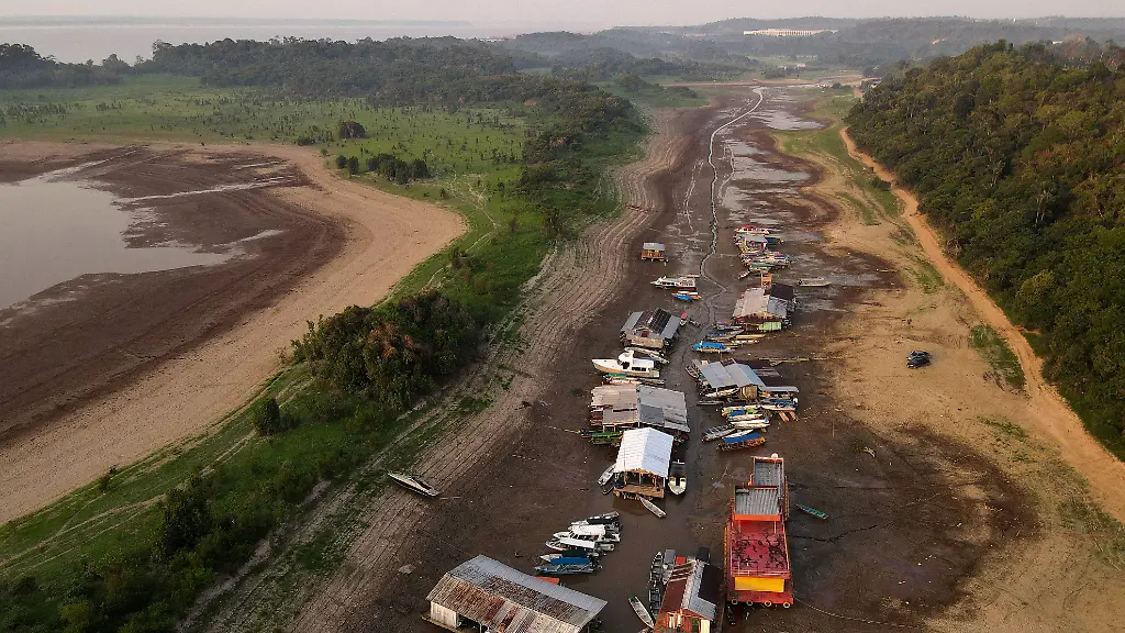 2023-10-06T184442Z-568154474-RC2UM3AQZDA2-RTRMADP-3-BRAZIL-AMAZON-DROUGHT