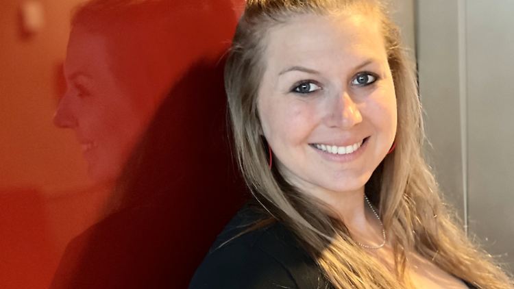 Martha Dudzinski ist auch Gründerin der SWANS-Initiative, die jungen Frauen mit Zuwanderungsgeschichte und Women of Color den Berufseinstieg erleichtern will.