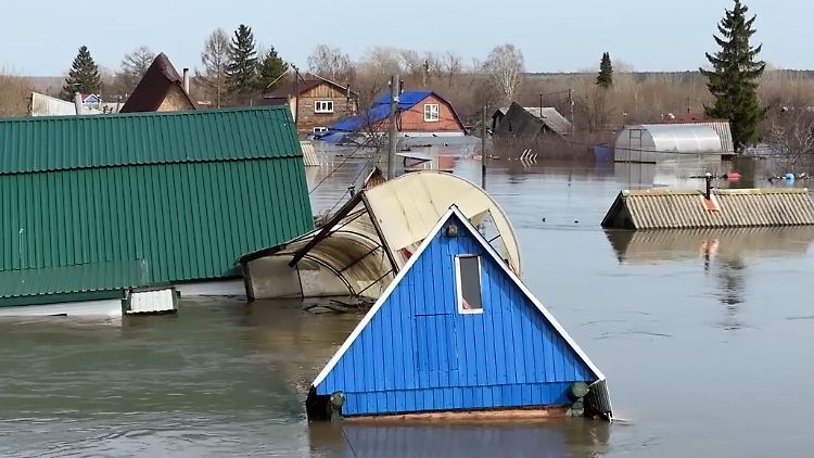 Aktuell stehen vor allem Wohngebäude in der Region Kurgan unter Wasser. Das könnte aber bald auch auf Uranminen zutreffen. 