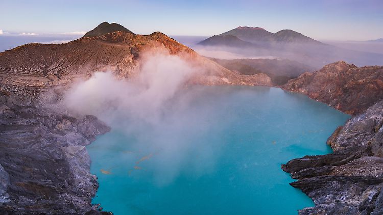 Der Ijen ist für sein "blaues Feuer" bekannt - und bei Touristen äußerst beliebt. 