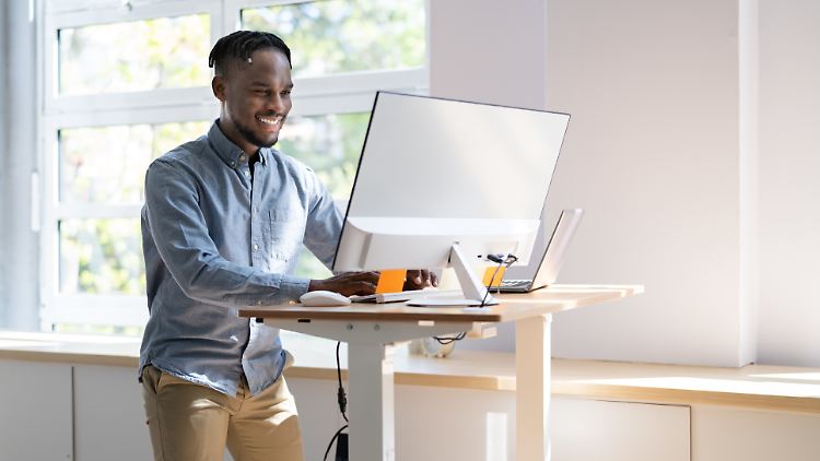 Die besten höhenverstellbaren Schreibtische heben das Homeoffice auf ein neues Level.
