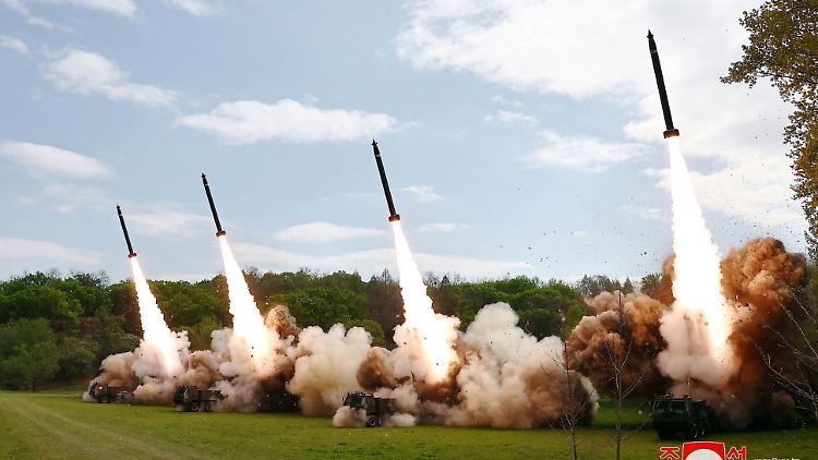 Südkoreas Generalstab geht davon aus, dass es ballistische Raketen waren, die Nordkorea in Richtung offenes Meer abfeuerte. 