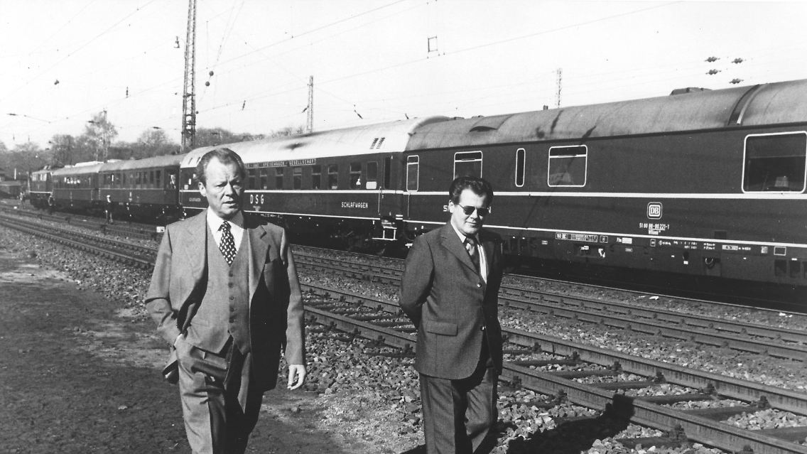 Guillaume und Brandt neben Zug gut.jpg