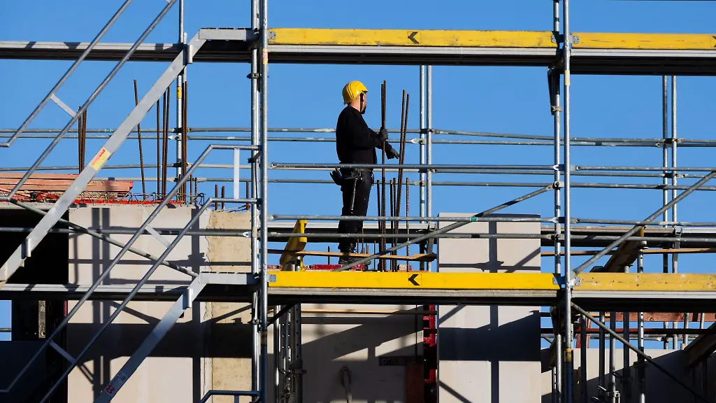Mietwohnungen-werden-in-einer-Stadt-gebaut