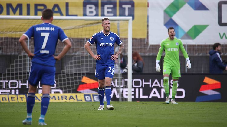 Schalke 04 steht immer noch am Abgrund.