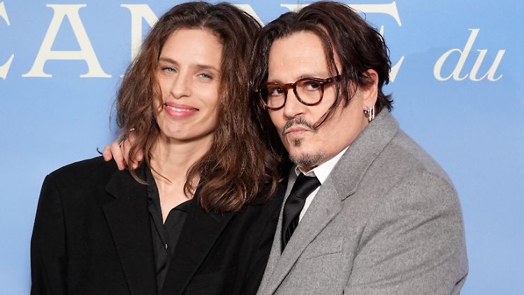 So gut, wie es hier auf der gemeinsamen Promo-Tour aussah, war ihr Verhältnis offenbar nicht: Maïwenn und Johnny Depp.