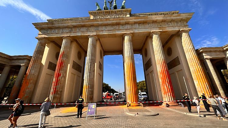 Weil die Reinigungsfirma keine Hebebühne am Sonntag organisieren konnte, erhöhte sich der Schaden.