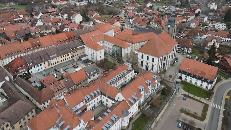 2018 hatten sich 17 Prozent der Wahlberechtigen im Landkreis Hildburghausen für Frenck als Landrat ausgesprochen. 