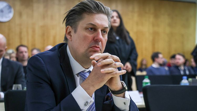 "Ich selbst werde jetzt nicht für das vermeintliche Fehlverhalten meines Mitarbeiters selbst in Sack und Asche gehen", sagt Krah.
