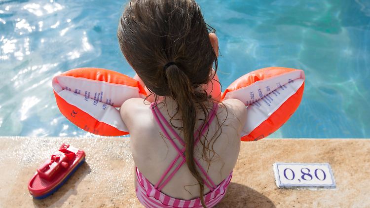 Schwimmlernhilfen sollen nicht vor dem Ertrinken schützen, sondern genug Auftrieb geben.