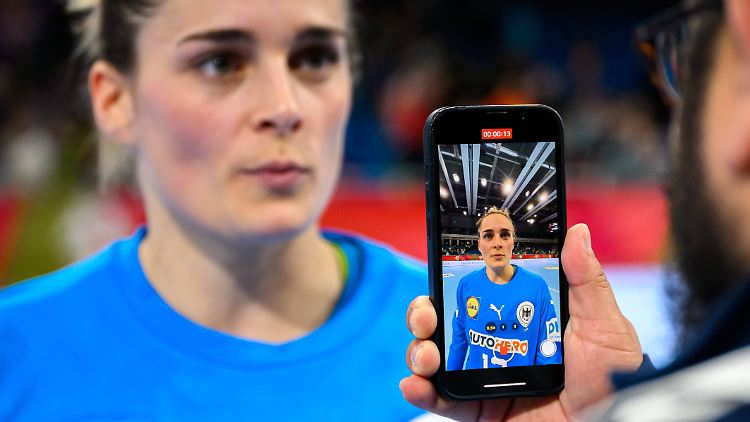 Handball-Torhüterin Dinah Eckerle könnte bei den Olympischen Spielen Einblicke bei Tiktok liefern.