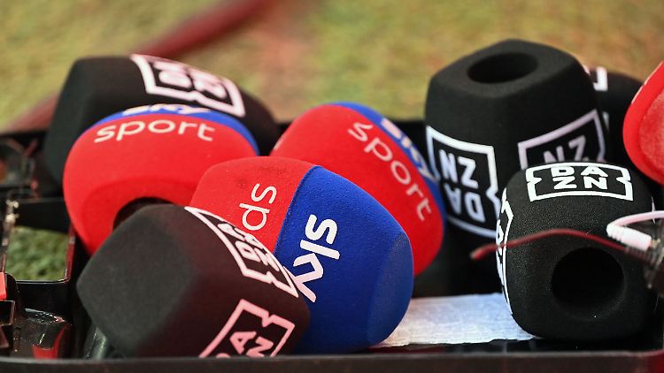 DAZN oder Sky? Beide wollen TV-Rechte der DFL.