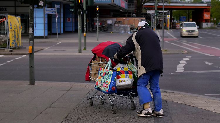 Obdachlos in Berlin. Wie viele Menschen auf den Straßen der Hauptstadt leben, ist unklar. 2020 wurden 2000 Personen gezählt, die Dunkelziffer dürfte aber deutlich höher liegen. 